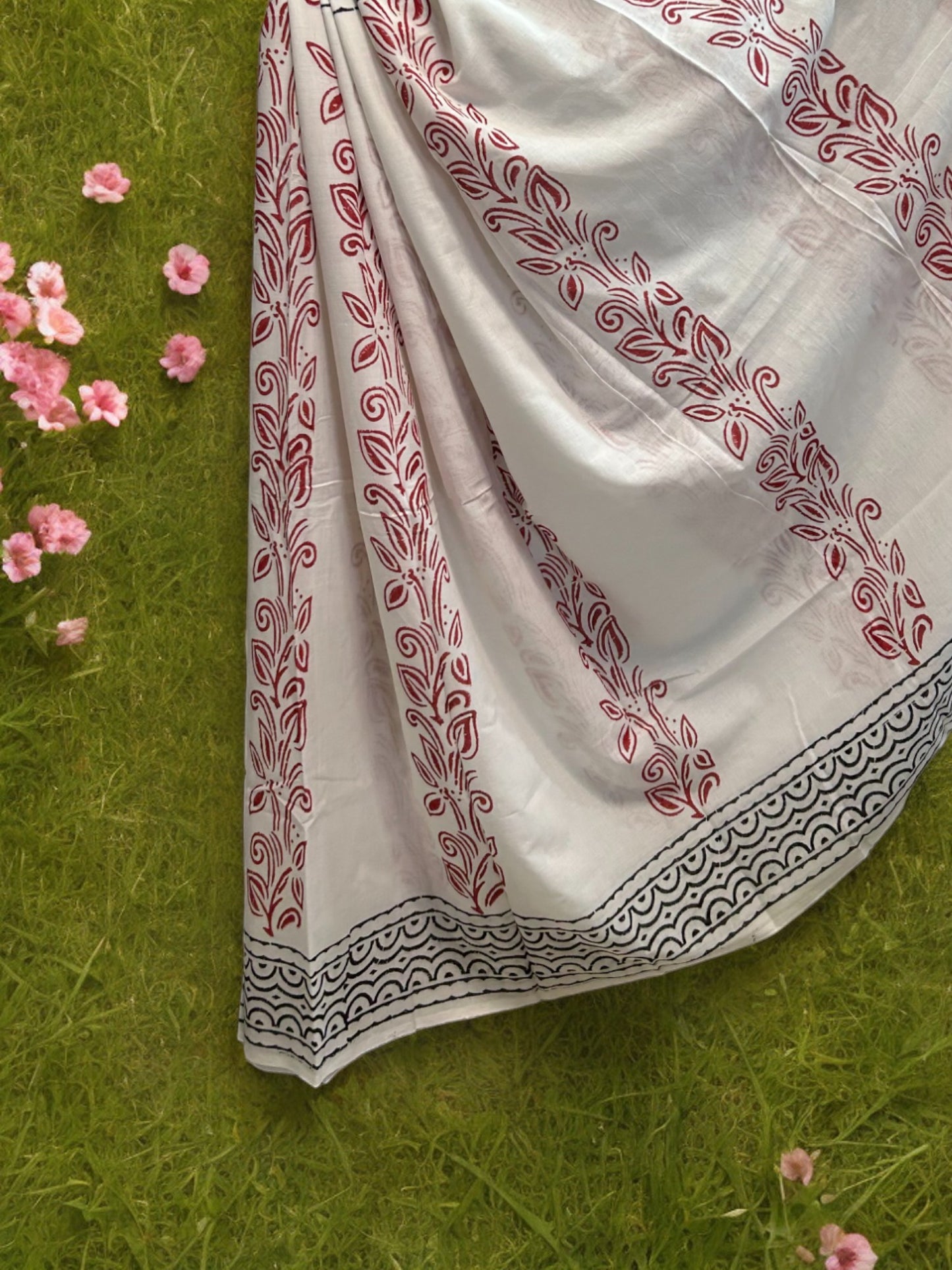 Mulmul Chuna Patti Saree