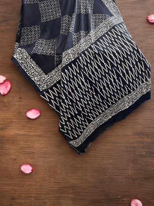 Mulmul Chuna Patti Saree