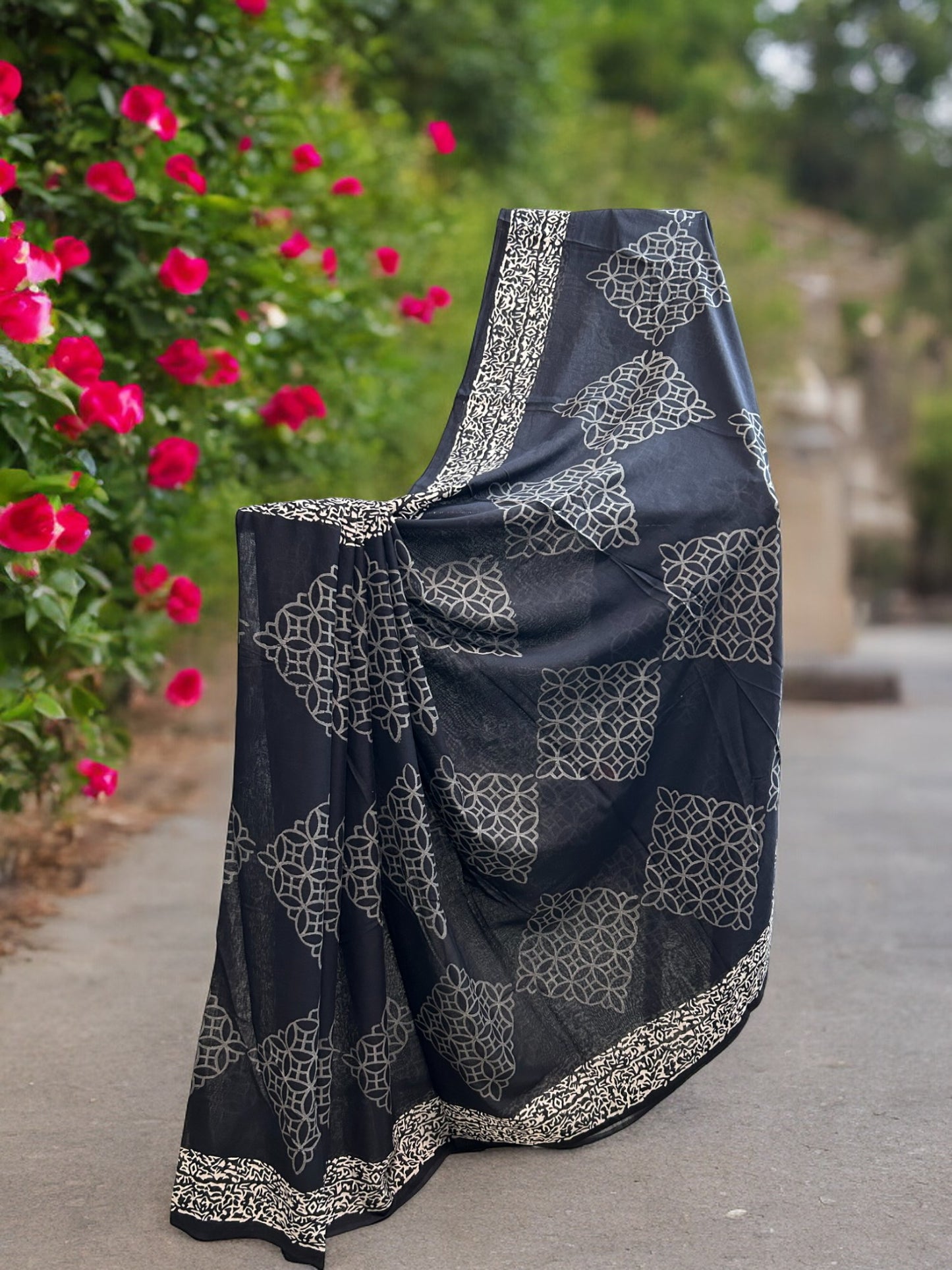 Mulmul Chuna Patti Saree