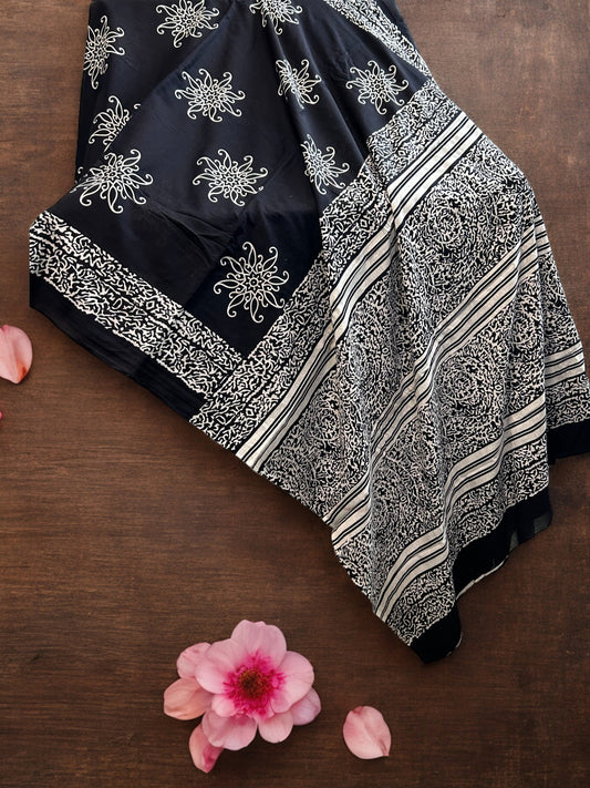 Mulmul Chuna Patti Saree