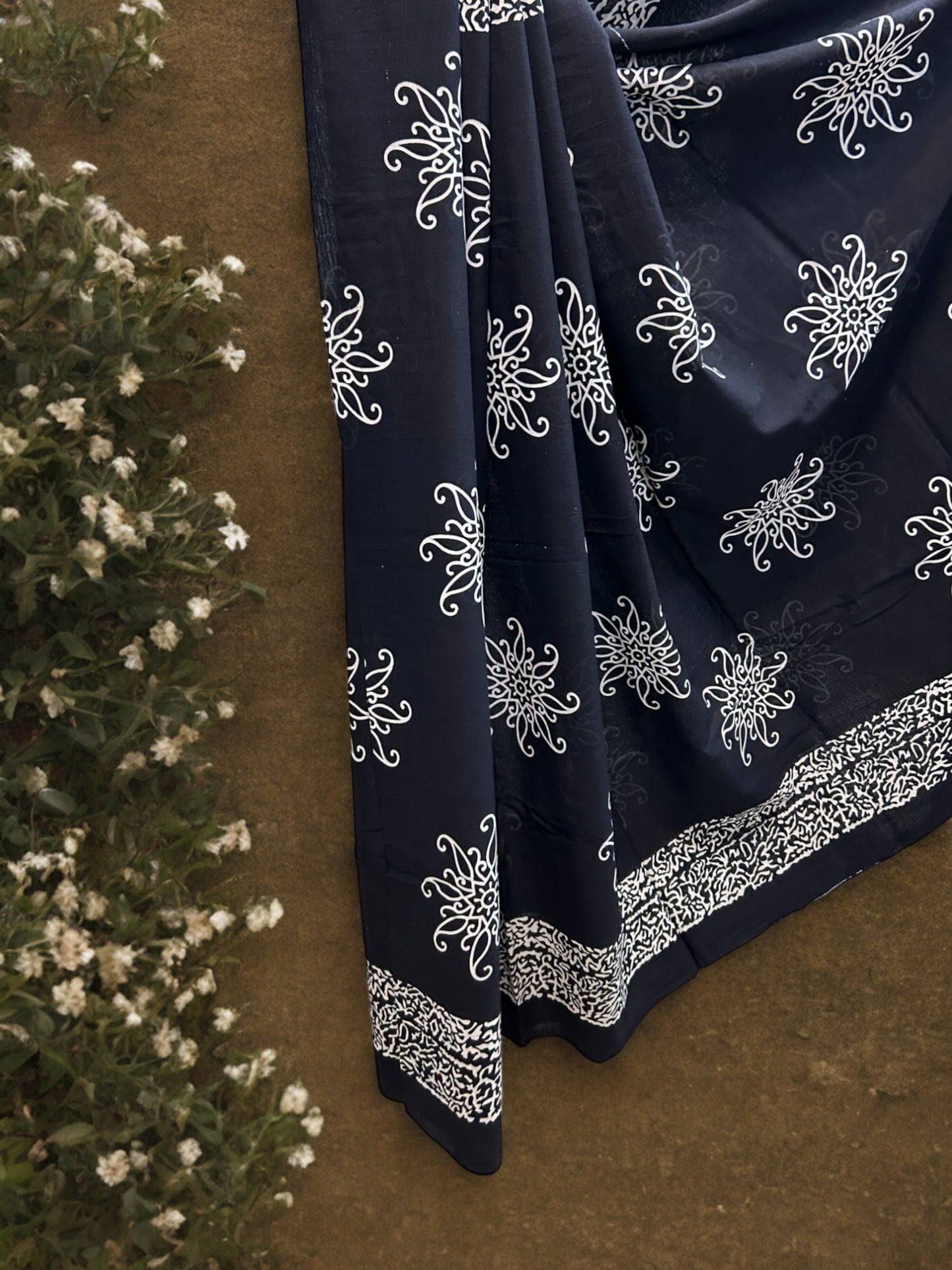 Mulmul Chuna Patti Saree
