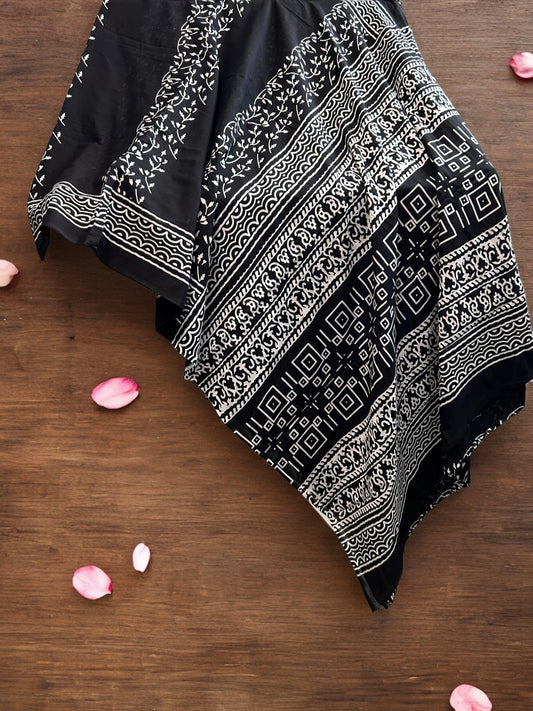 Mulmul Chuna Patti Saree
