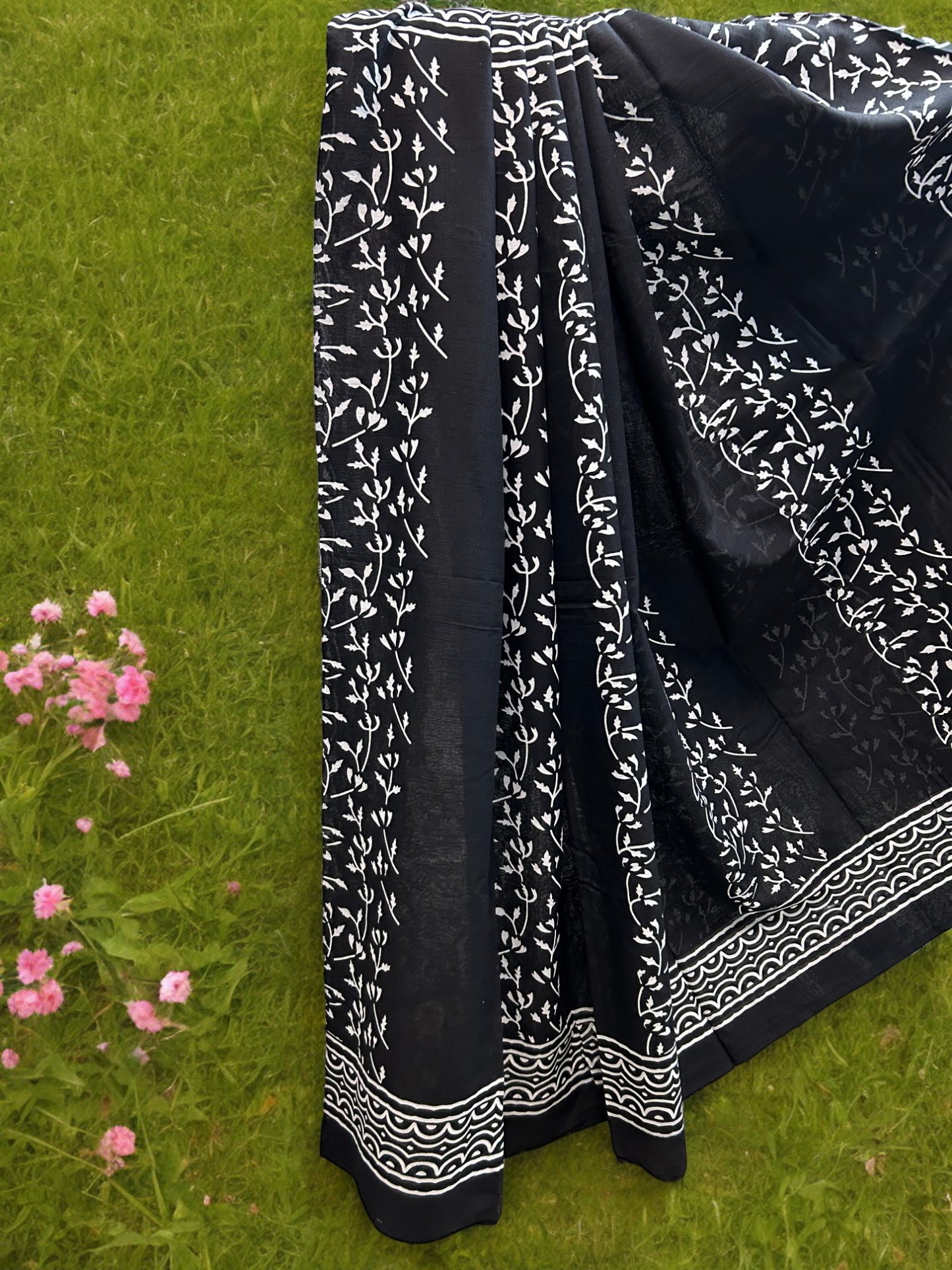 Mulmul Chuna Patti Saree