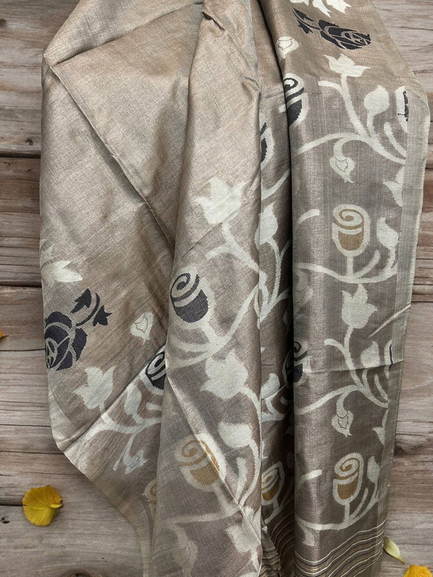 Pure Tussar silk Jamdani Rose - Grey