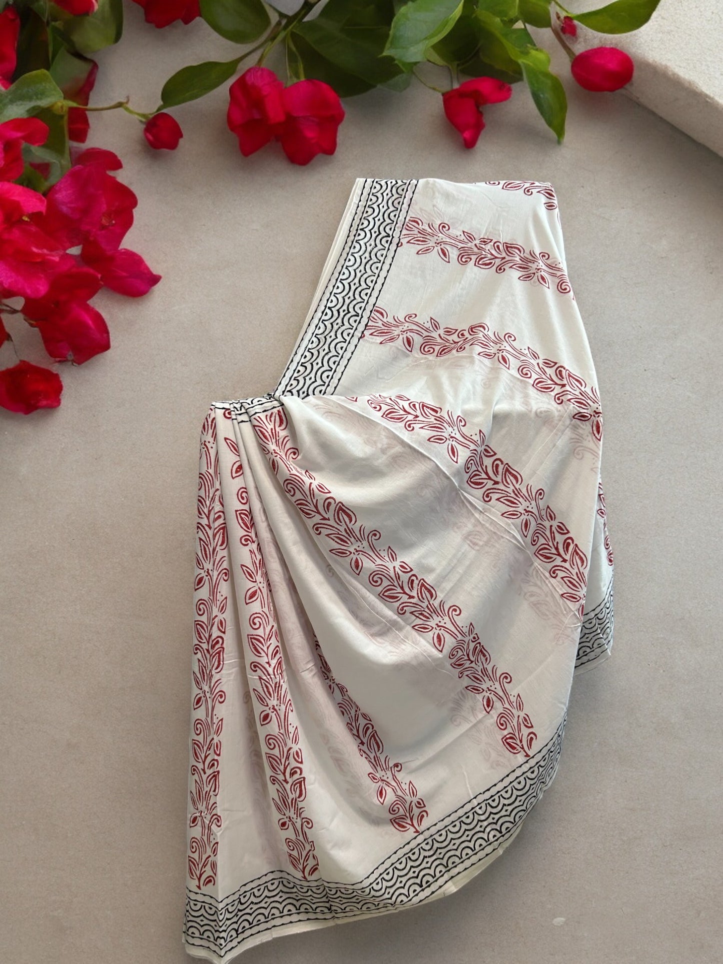 Mulmul Chuna Patti Saree