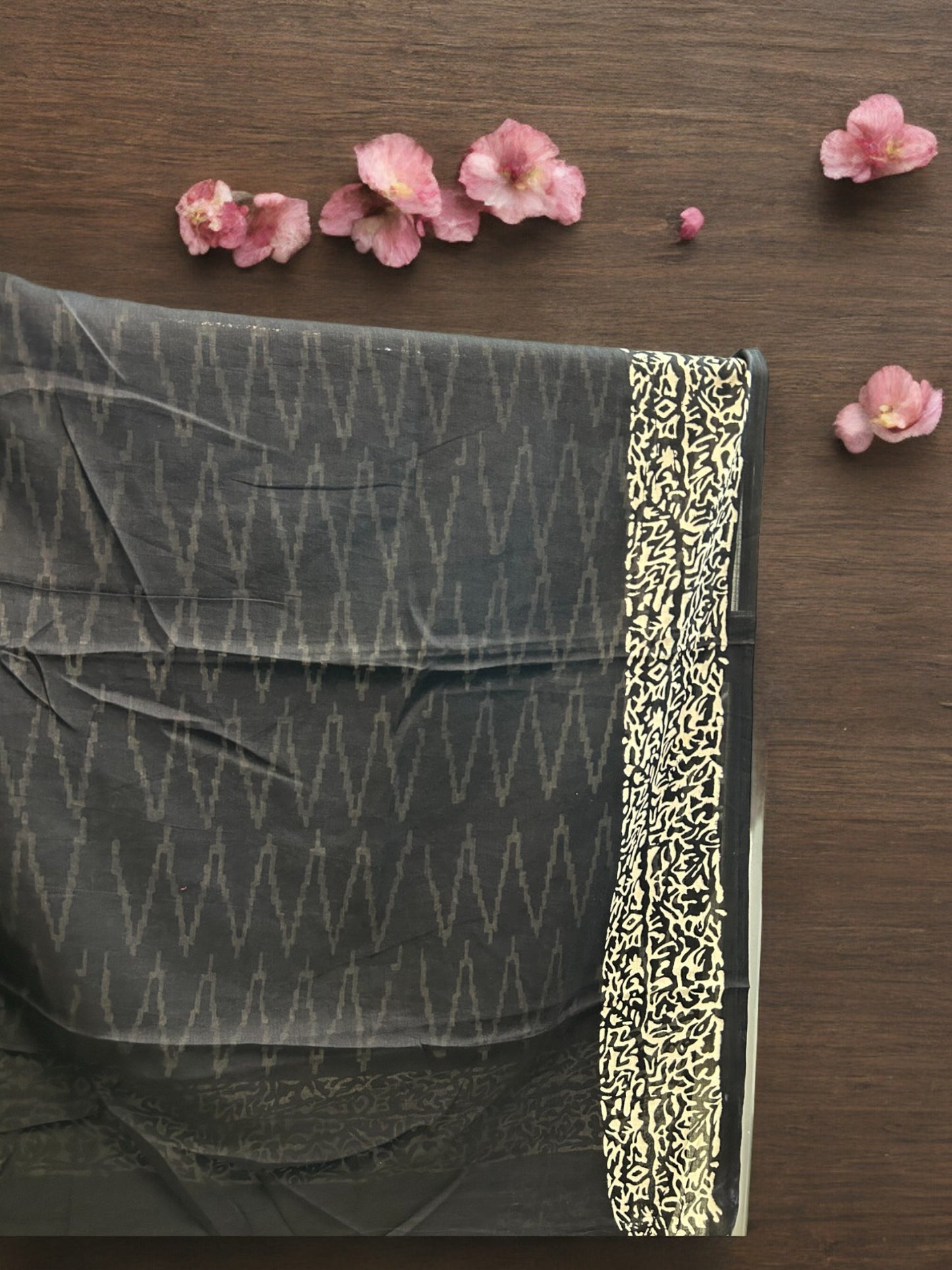 Mulmul Chuna Patti Saree