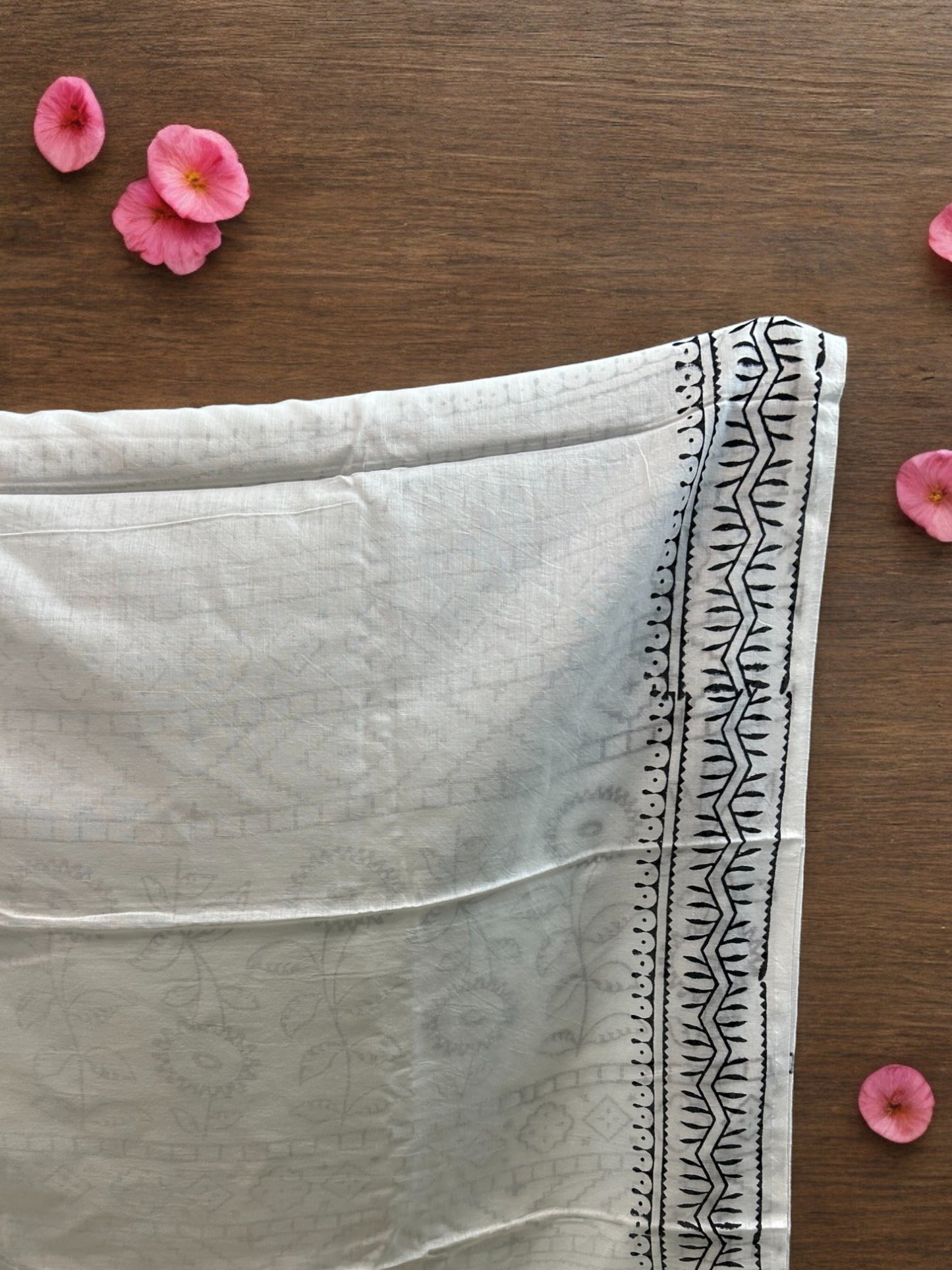 Mulmul Chuna Patti Saree