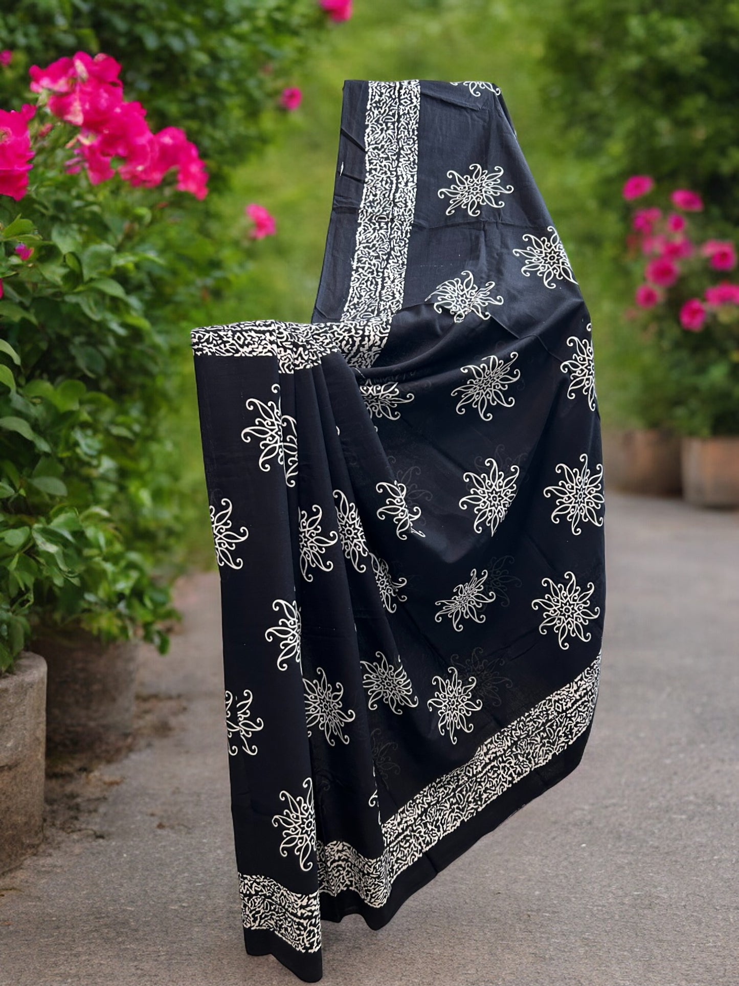 Mulmul Chuna Patti Saree